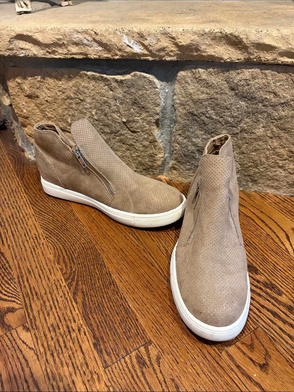 Cushionaire Sneakers
